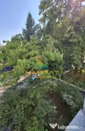 Apartament 4 camere decomandat Resita - Scoala 129 