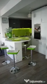 Vand apartament 4 camere Parc Bazilescu 