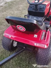 Tractoras gazon dotat cu lama de zapada si remorca de 500 Kg stare impecabila 