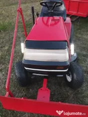 Tractoras gazon dotat cu lama de zapada si remorca de 500 Kg stare impecabila 
