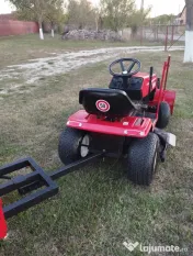 Tractoras gazon dotat cu lama de zapada si remorca de 500 Kg stare impecabila 