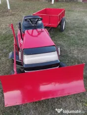 Tractoras gazon dotat cu lama de zapada si remorca de 500 Kg stare impecabila 