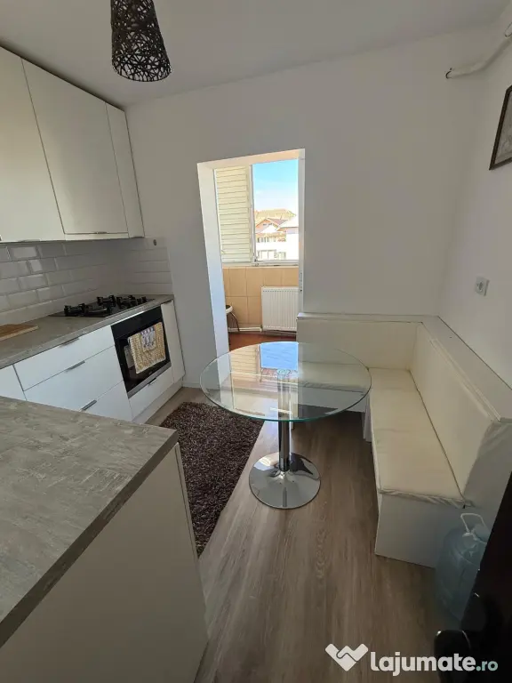 Închiriez apartament cu două camere