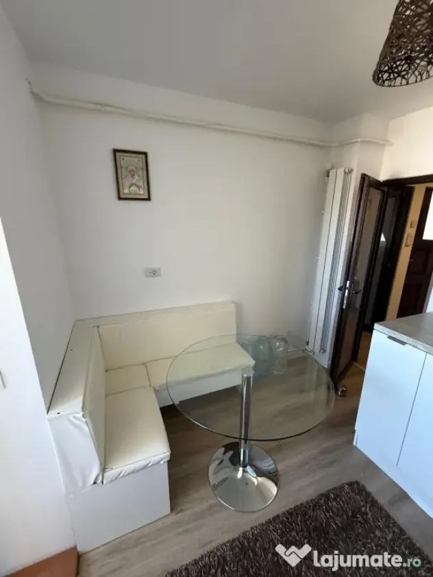 Închiriez apartament cu două camere