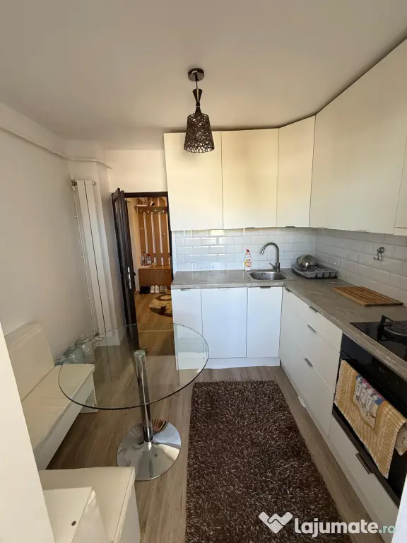 Închiriez apartament cu două camere