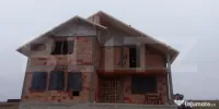 Casa la rosu de vanzare, Scheia, 10 ari teren. 