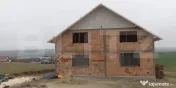 Casa la rosu de vanzare, Scheia, 10 ari teren. 