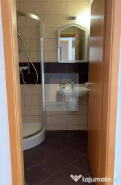 Apartament cu 3 camere, 2 bai, parcare-zona Avangarden 1 