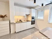 Prima închiriere-Garsonieră renovată -Metrou Titan 5 min 