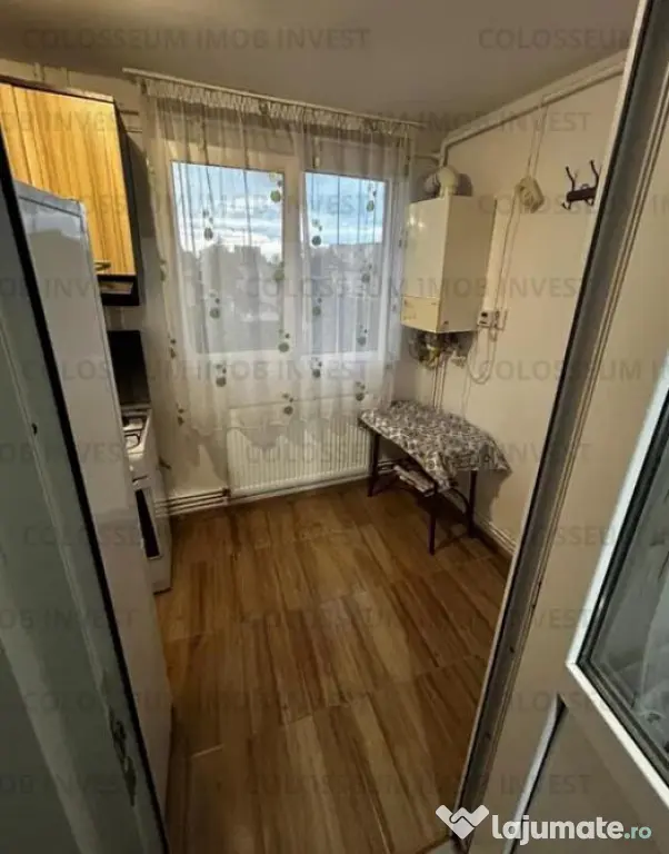 Garsoniera semidecomandata | 23 mp | Zona Tractorul - Brasov (Brasov)
