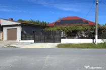Castelu - Str. Florilor, casa din 2012, teren 737 mp si 106 mp utili