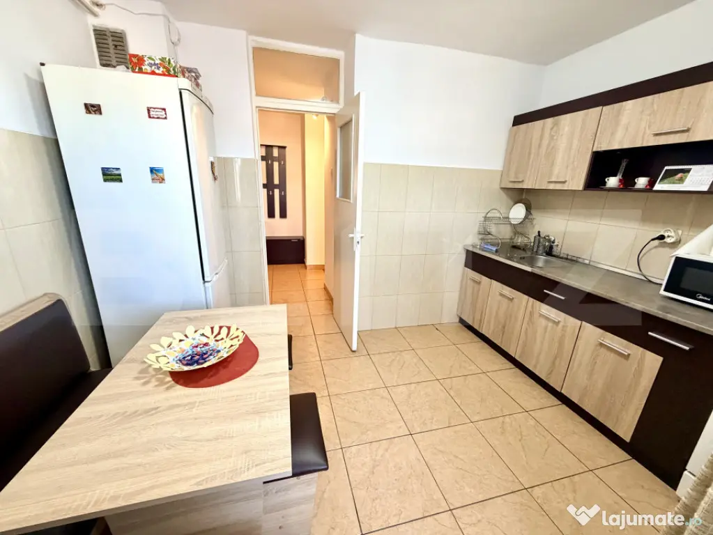 Apartament 3 camere,2 bai,parcare si beci,zona Cetate-piata - Alba Iulia (Alba)