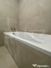 Apartament cu 2 camere, terasă generoasă și parcare subte 