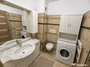 COMISION 0 Apartament 3 camere decomandat zona Porii 