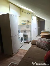 Camera 20 mp, situată la mansarda-zona Racadau 