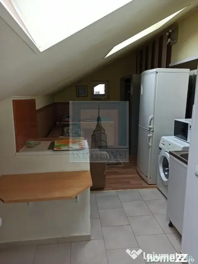 Camera 20 mp, situată la mansarda-zona Racadau - Brasov (Brasov)