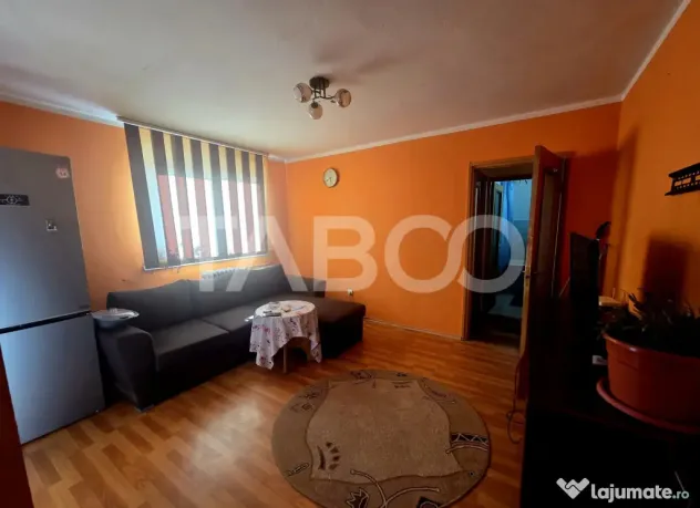 Apartament 3 camere semidecomandat etaj 3 zona 13 Decembrie - Fagaras (Brasov)