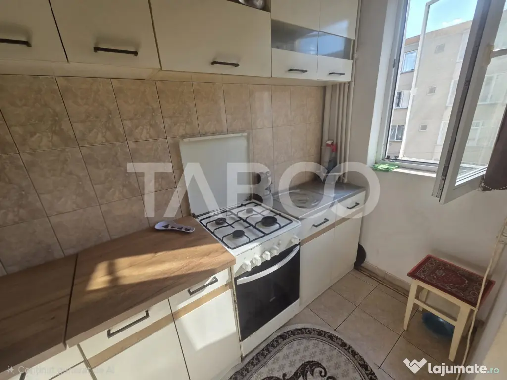 Apartament 3 camere semidecomandat etaj 3 zona 13 Decembrie - Fagaras (Brasov)