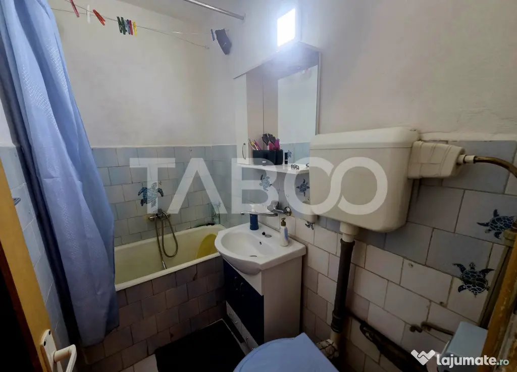 Apartament 3 camere semidecomandat etaj 3 zona 13 Decembrie - Fagaras (Brasov)