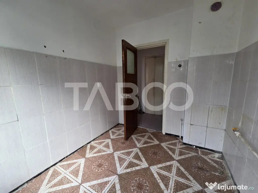 Apartament 2 camere semidecomandat zona V.Alecsandri se acce - Fagaras (Brasov)