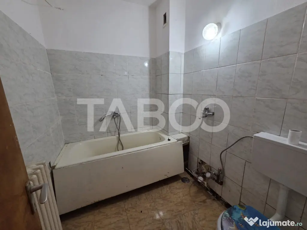 Apartament 2 camere semidecomandat zona V.Alecsandri se acce - Fagaras (Brasov)