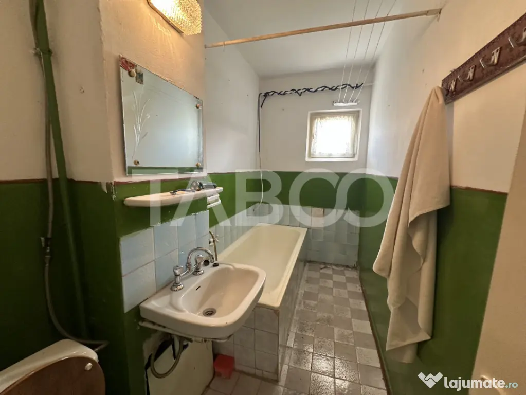 Apartament decomandat 2 camere boxa la subsol zona Titu Pert - Fagaras (Brasov)