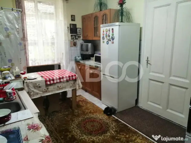 Apartament de vanzare la casa 2 camere zona Orasul de Jos Si - Sibiu (Sibiu)