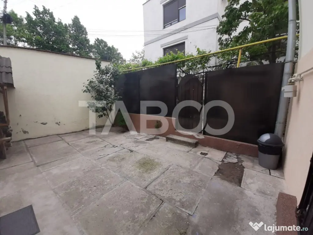 Apartament de vanzare 3 camere pretabil spatiu comercial zon - Sibiu (Sibiu)
