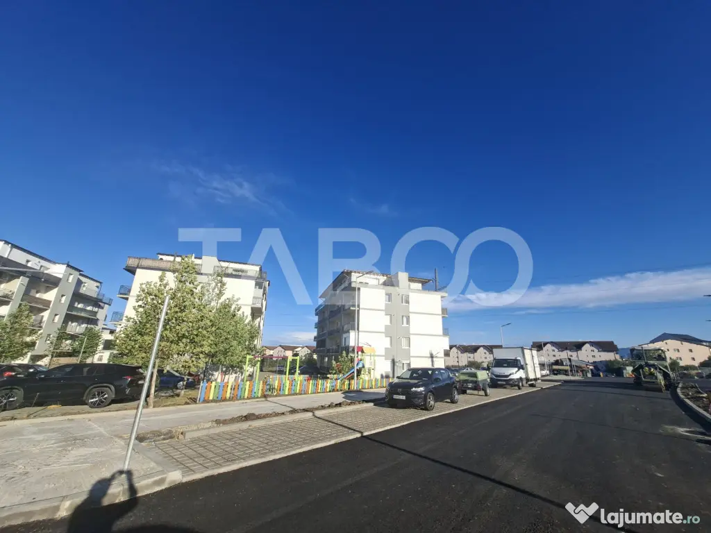 Apartament decomandat de vanzare 2 camere etaj 1 lift balcon - Sibiu (Sibiu)