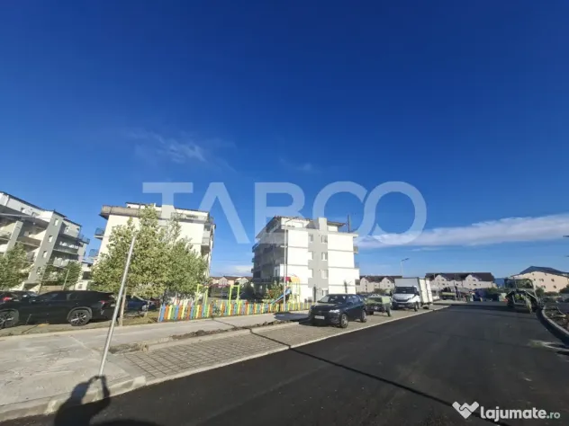 Apartament decomandat de vanzare 2 camere etaj 1 lift balcon - Sibiu (Sibiu)