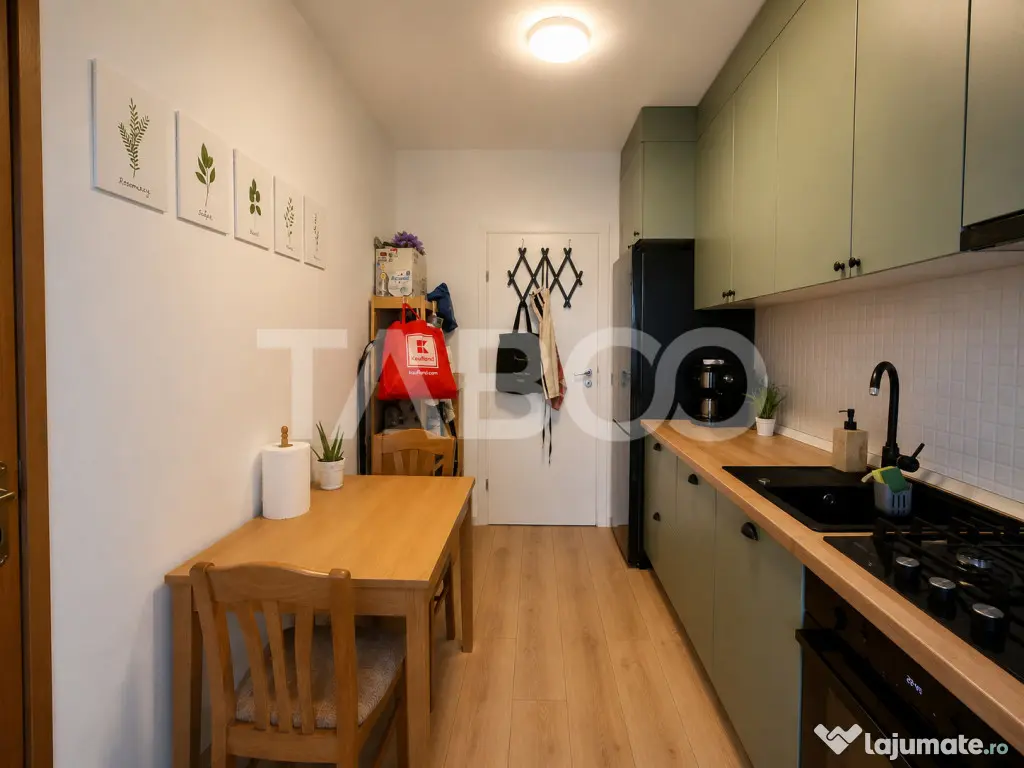 Apartament decomandat de vanzare 2 camere etaj 1 lift balcon - Sibiu (Sibiu)