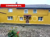 Casa in zona centrala 5 camere 2 bucatarii 3 bai curte comun