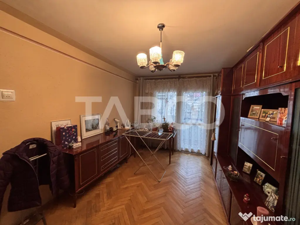 Apartament decomandat 3 camere de vanzare etaj 2 Valea Aur - Sibiu (Sibiu)