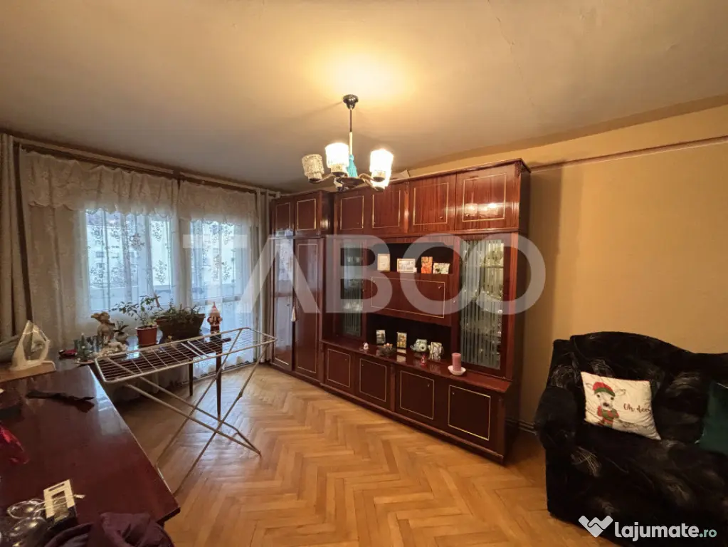 Apartament decomandat 3 camere de vanzare etaj 2 Valea Aur - Sibiu (Sibiu)