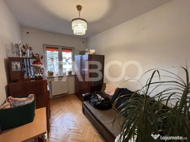 Apartament decomandat 3 camere de vanzare etaj 2 Valea Aur - Sibiu (Sibiu)