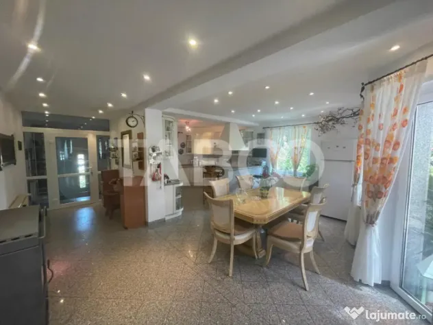 Casa deosebita de vanzare 453 mp utili si curte 528 mp in A - Avrig (Sibiu)
