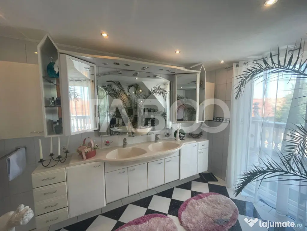 Casa deosebita de vanzare 453 mp utili si curte 528 mp in A - Avrig (Sibiu)