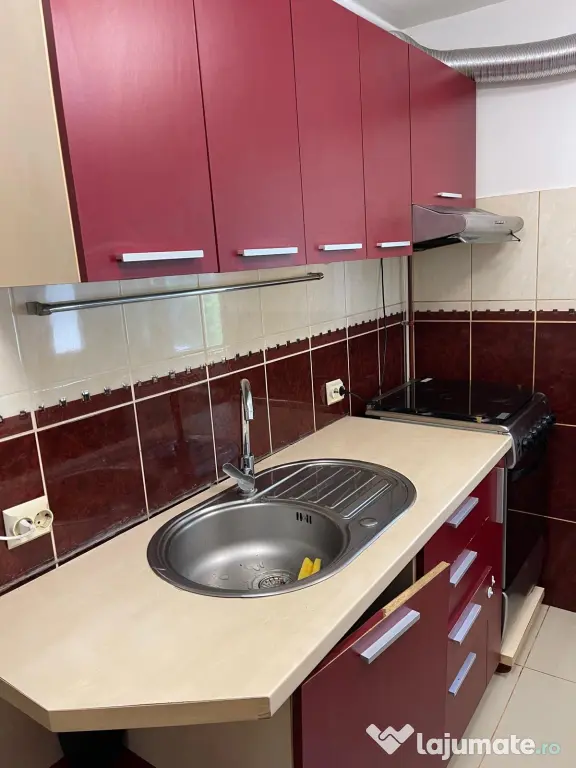 Închiriez apartament 3 camere, 70mp2, zona Armoniei
