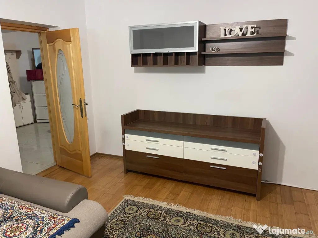 Închiriez apartament 3 camere, 70mp2, zona Armoniei