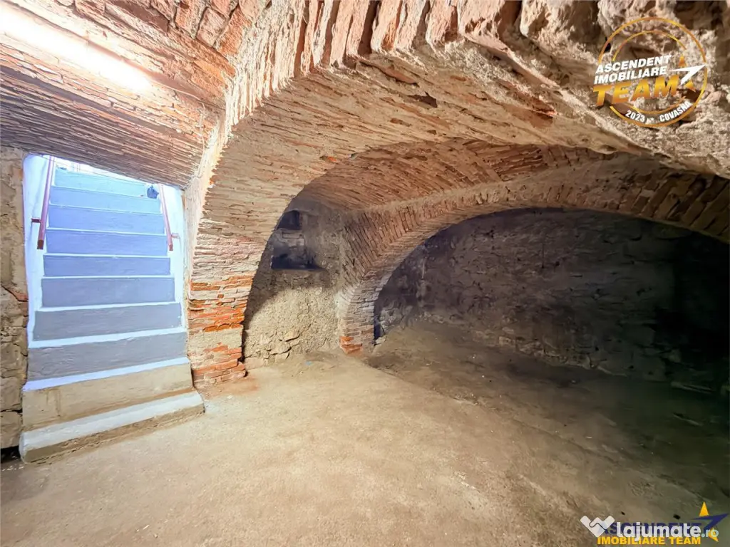 2 case pe aceeasi proprietate, renovate 2026, crama, gradina - Brasov (Brasov)
