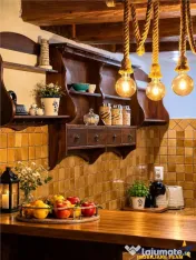 Casa cu 3 apartamente transfer afacere, locuri parcare, Ce