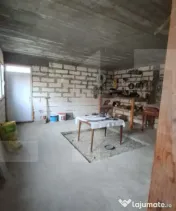 Casă P+M la roșu, teren 582 mp, garaj dublu, două intrăr