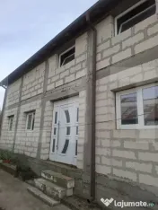 Casă P+M la roșu, teren 582 mp, garaj dublu, două intrăr