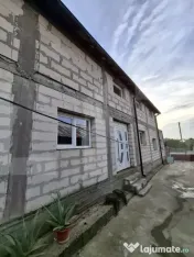 Casă P+M la roșu, teren 582 mp, garaj dublu, două intrăr