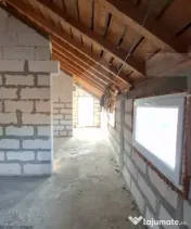 Casă P+M la roșu, teren 582 mp, garaj dublu, două intrăr