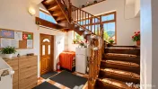 Proprietate turistică cu 8 camere | 700 m de Pârtia Kalind 
