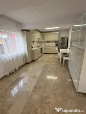 Casă versatilă cu o curte amenajată de 450 mp 