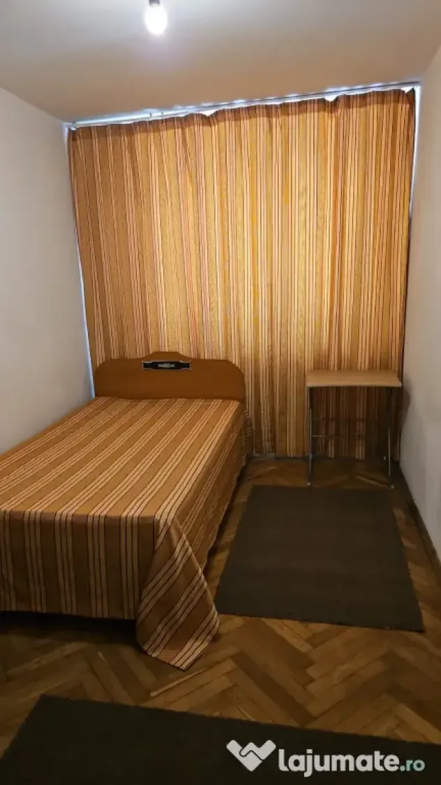 Inchiriez camere intr-un apartament de 4 camere decomandat ! Super pret !