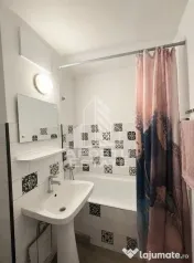 Apartament de vanzare cu 2 camere, semidecomandat, zona Dambovita