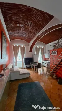 Apartament et 1 -56 mp-Cladire istorica-Parcare in curte-Pia